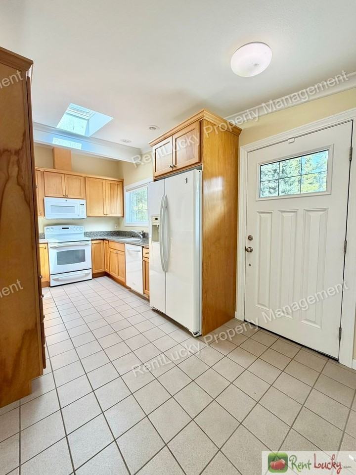 1211 147th Ave Se - Photo 2 of 33