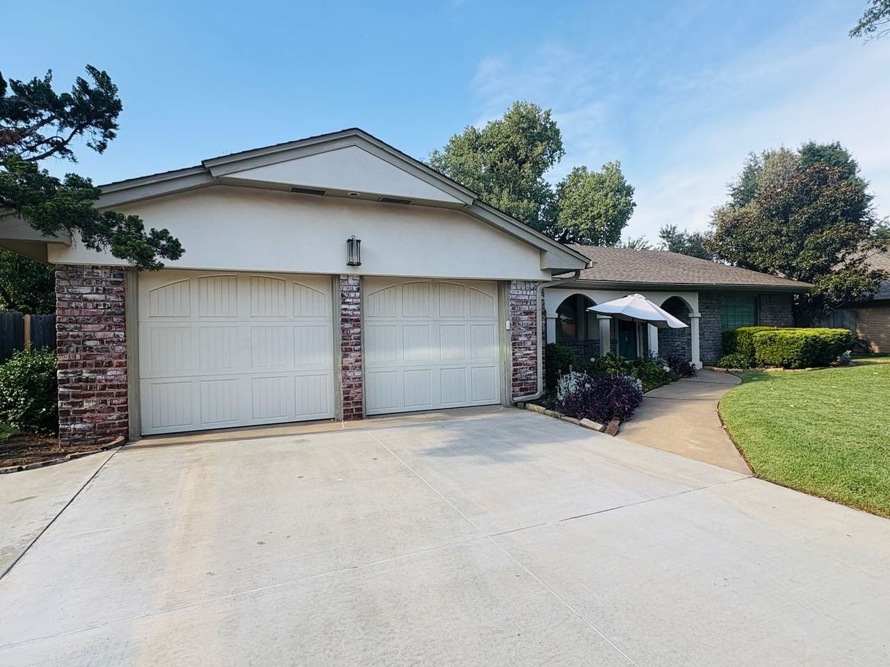 2945 Kerry Ln - Photo 2 of 41
