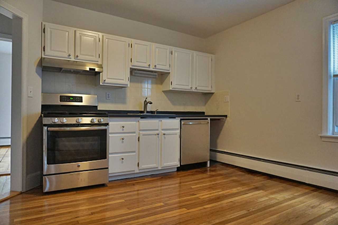 250 River St - Photo 3 of 7