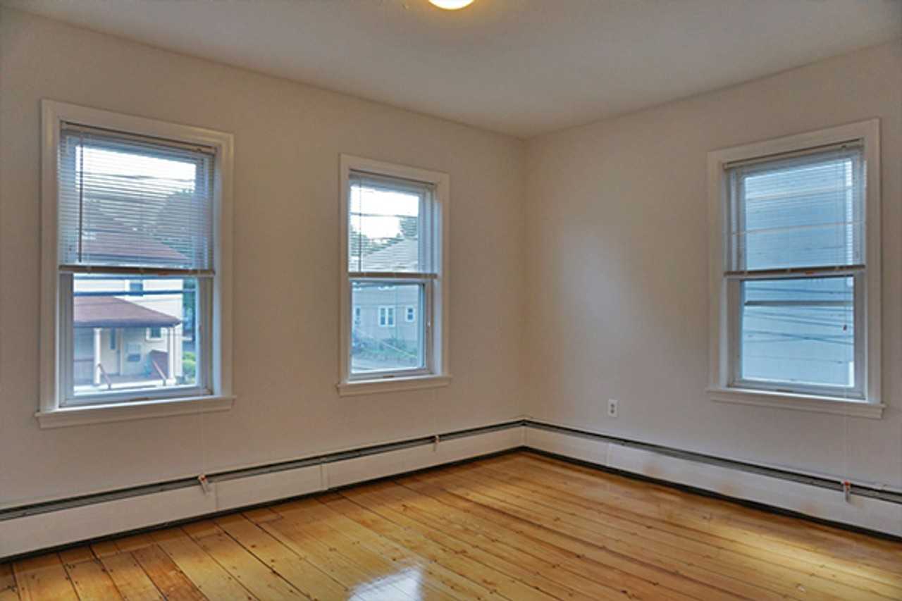 250 River St - Photo 4 of 7
