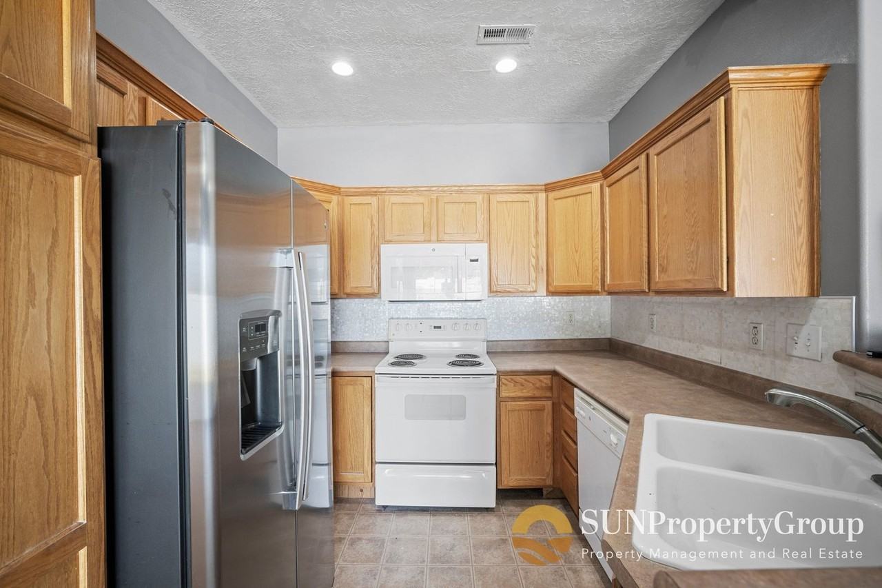 1574 W Calais Ct - Photo 7 of 21