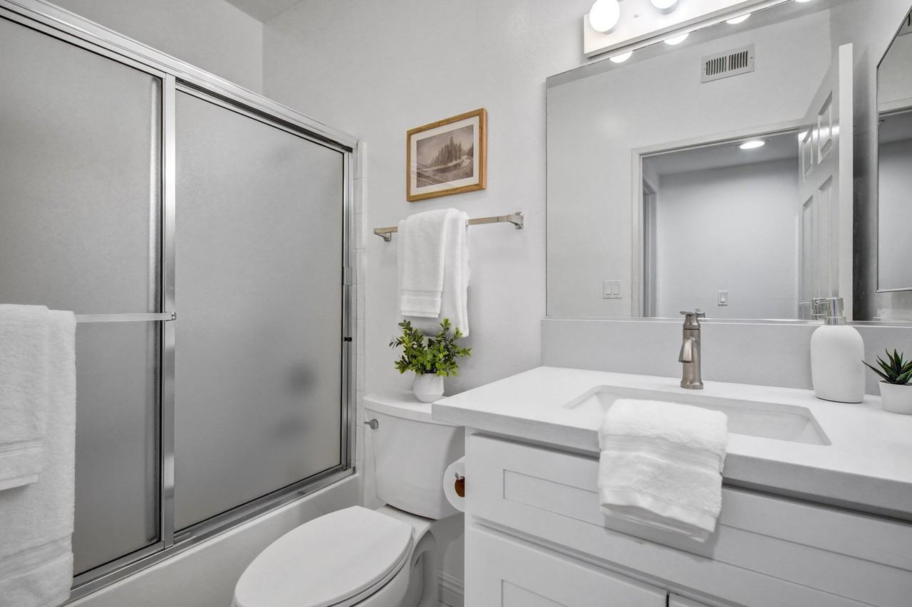 1921 Malcolm Ave #201 - Photo 7 of 12
