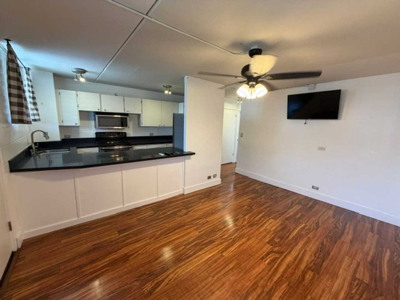 1401 Lusitana St - Photo 2 of 12