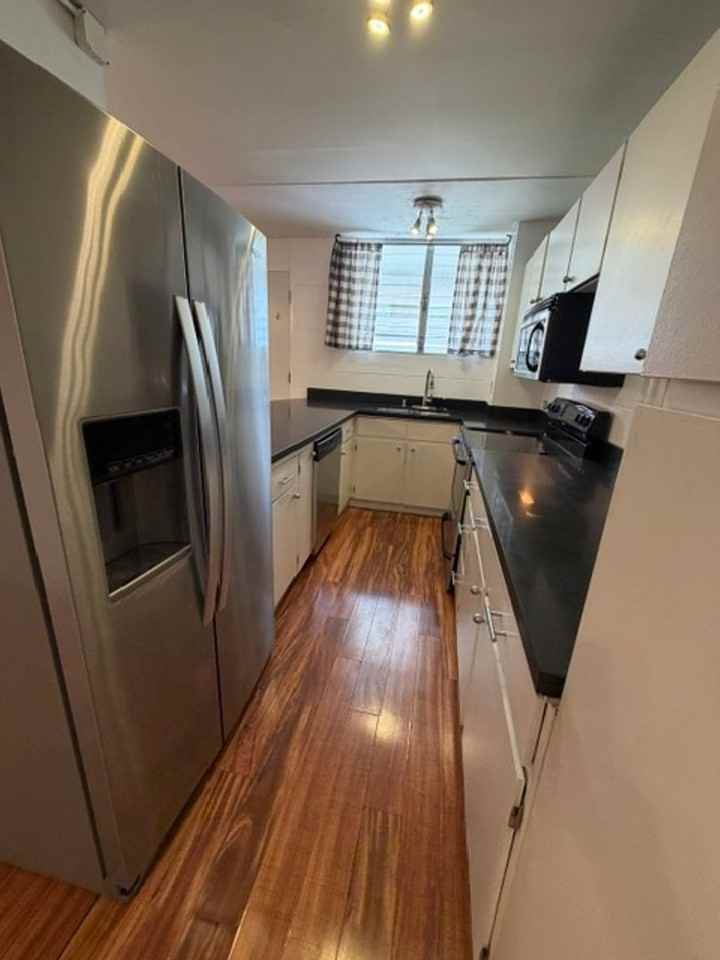 1401 Lusitana St - Photo 4 of 12