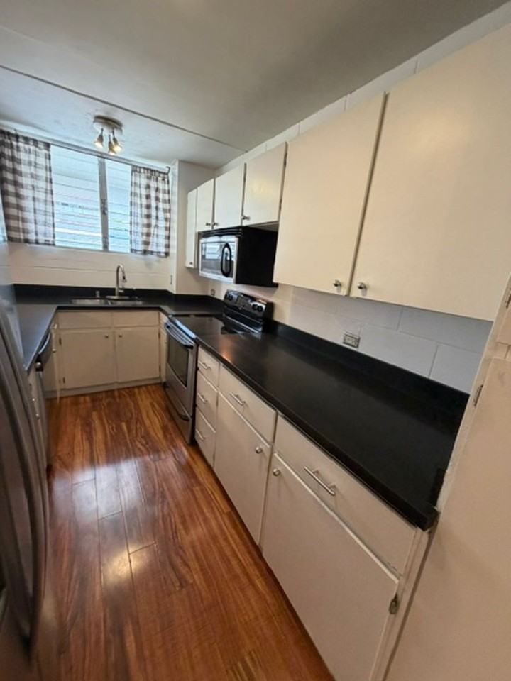 1401 Lusitana St - Photo 5 of 12