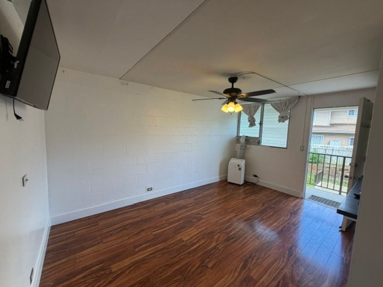 1401 Lusitana St - Photo 6 of 12