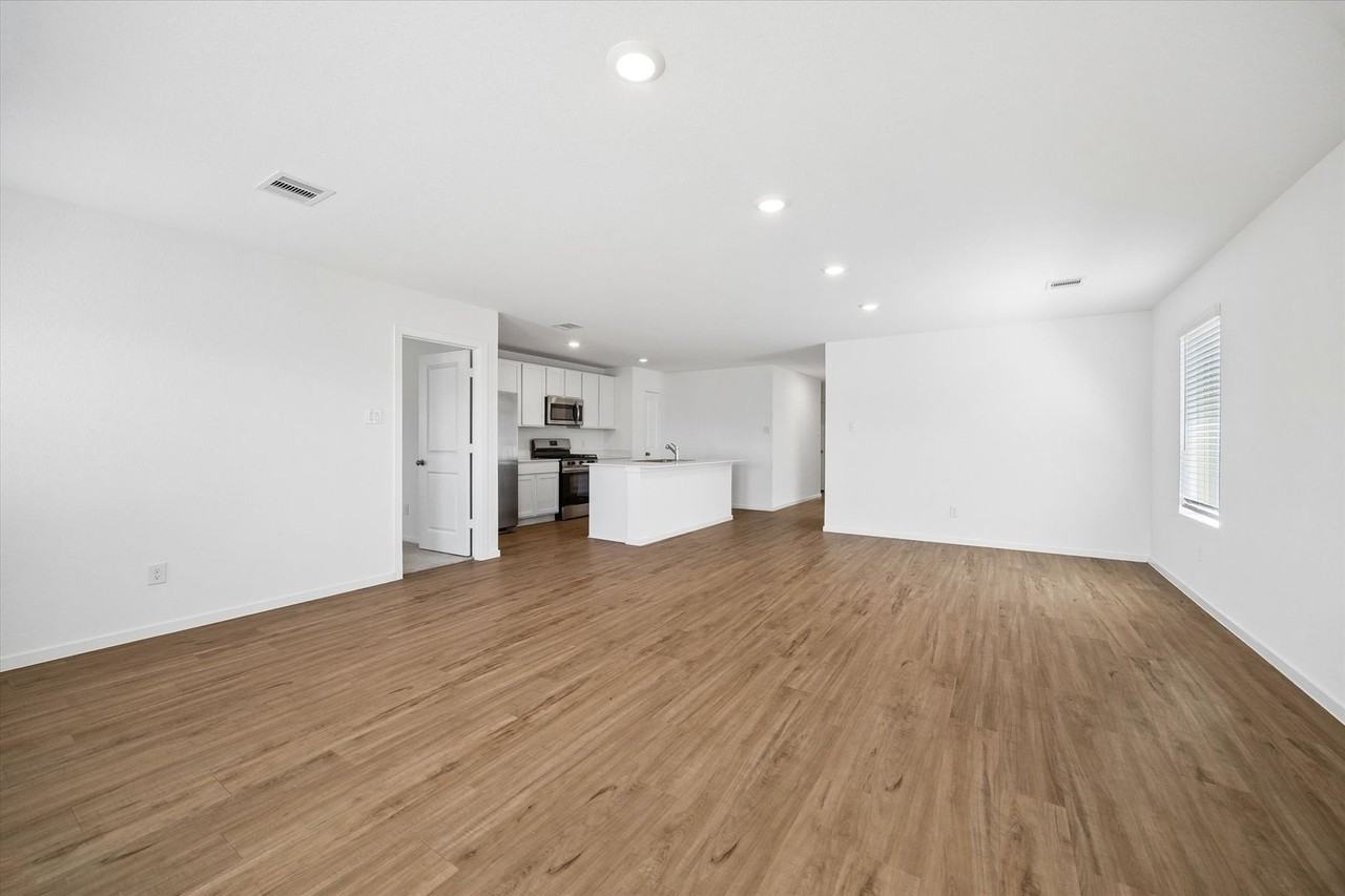 21583 Casavtore Dr - Photo 5 of 18