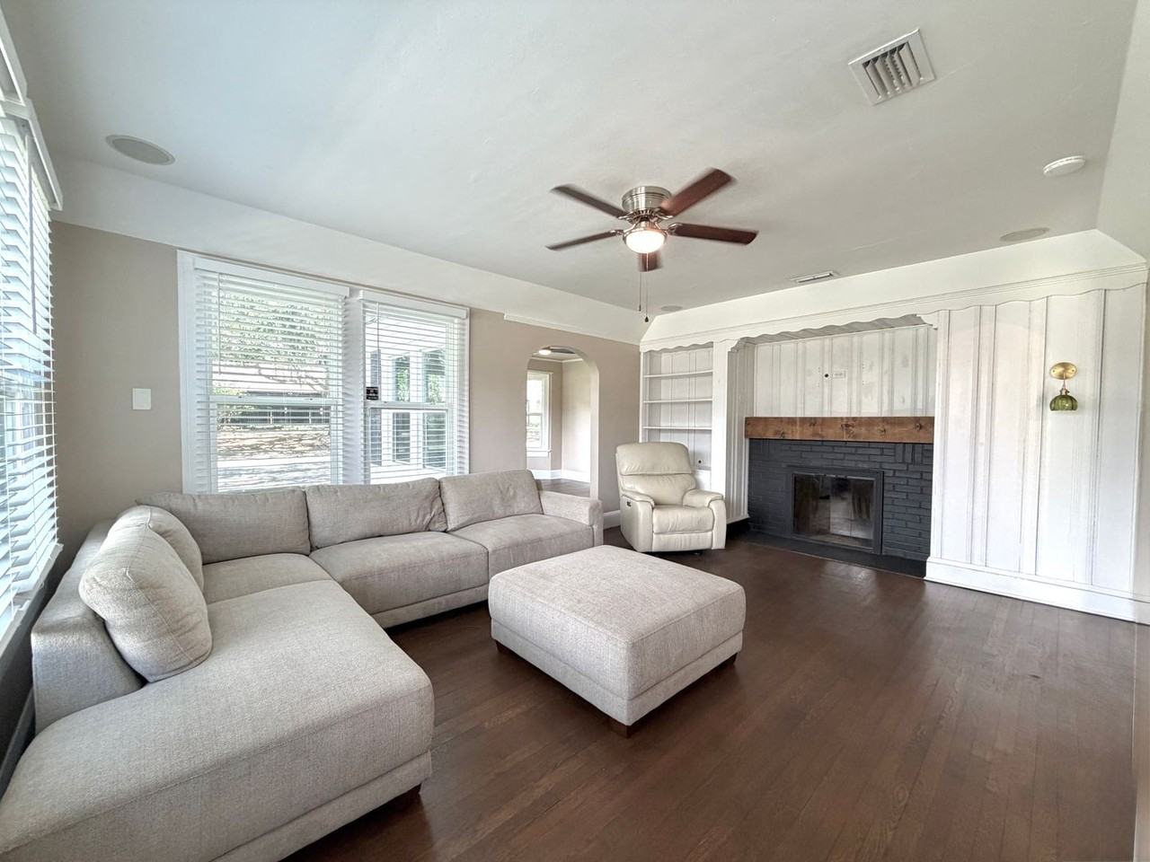 1407 Belmonte Ave - Photo 4 of 21