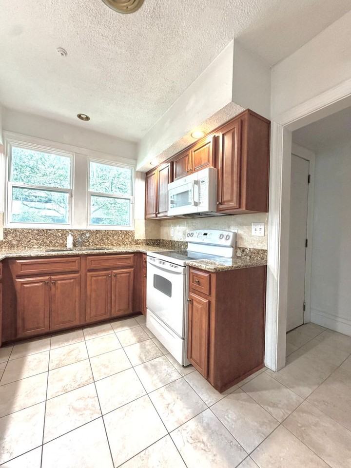 1407 Belmonte Ave - Photo 7 of 21