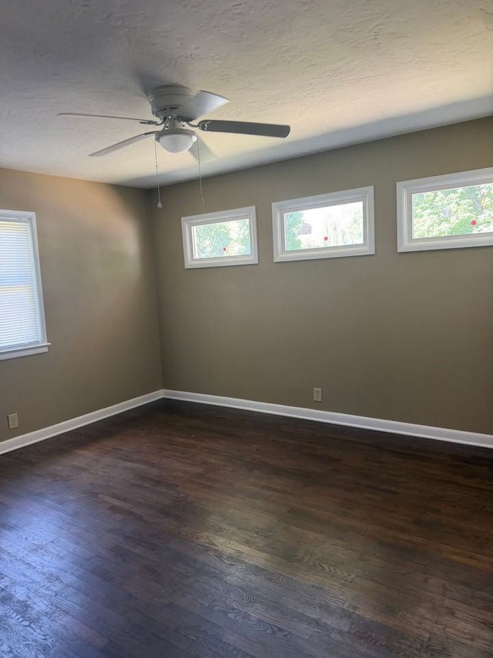 306 S 6th St - Photo 2 of 10
