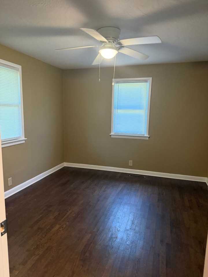 306 S 6th St - Photo 3 of 10