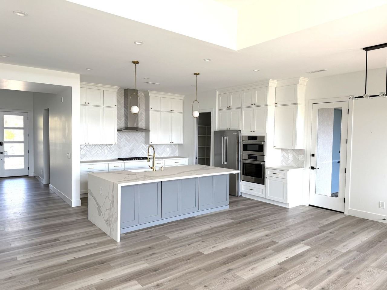 1197 Sassaby Cir - Photo 4 of 45