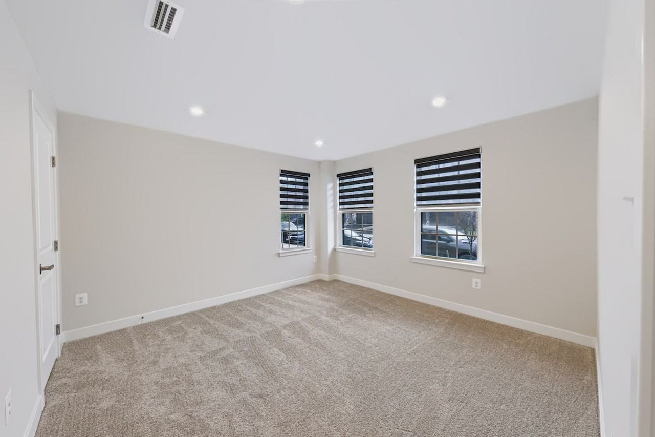 118 Emily Way - Photo 7 of 36