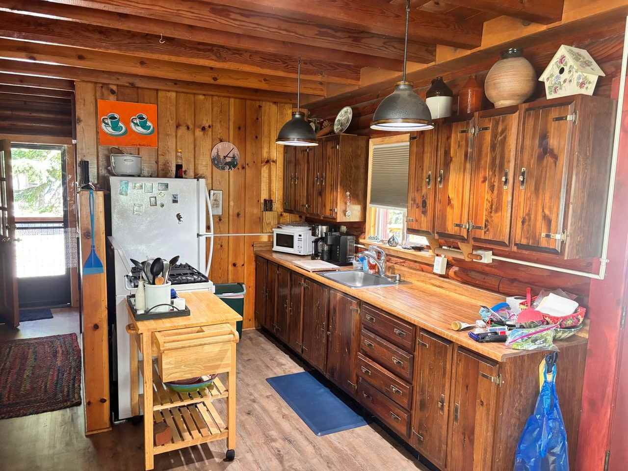 15739 Spruce St - Photo 4 of 14