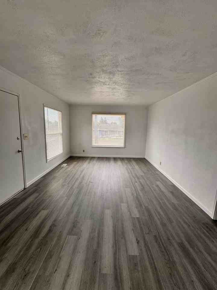 1533 Ne Hollis St - Photo 3 of 14