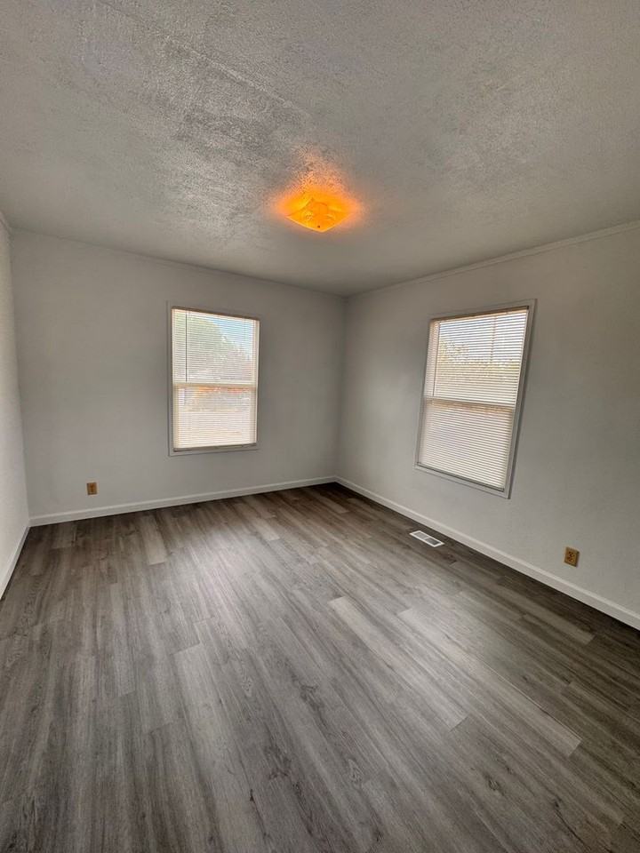 1533 Ne Hollis St - Photo 7 of 14