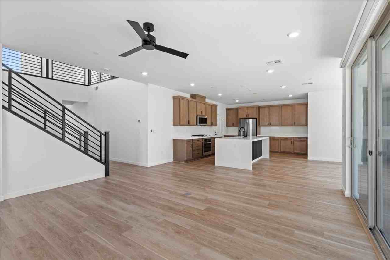 10489 Mountain Aster Ave - Photo 7 of 21