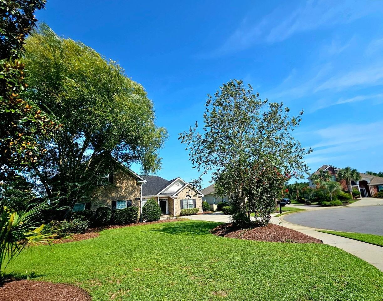 9181 Abingdon Dr - Photo 4 of 48