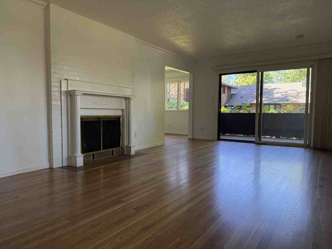 2425 Sw 19th Ave #1 - Photo 2 of 24