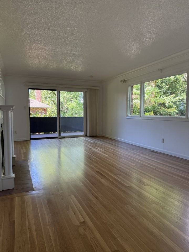 2425 Sw 19th Ave #1 - Photo 3 of 24