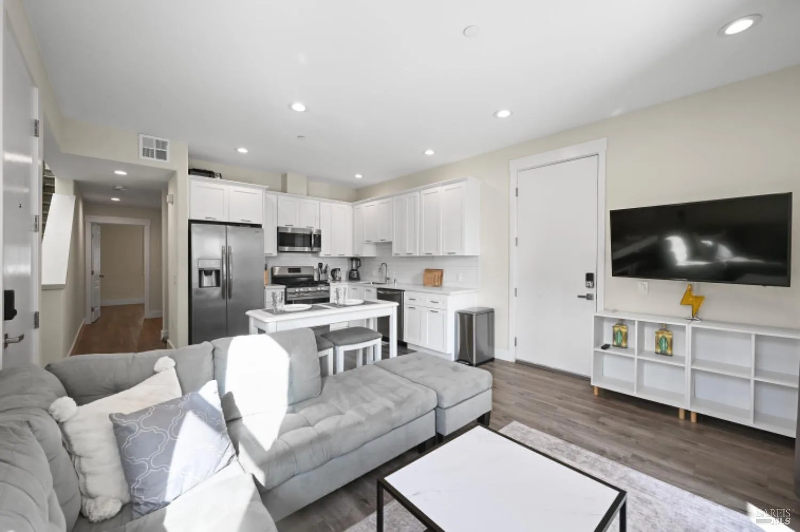 2670 Franz Kafka Ave - Photo 5 of 21