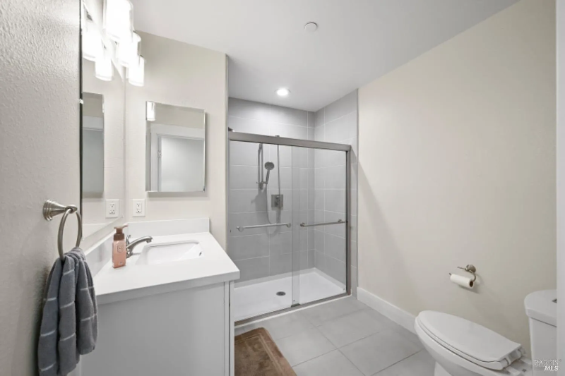 2670 Franz Kafka Ave - Photo 6 of 21