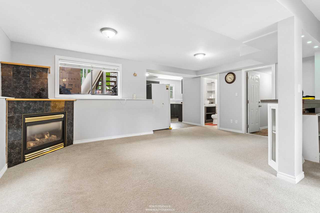 11394 86A Avenue - Photo 7 of 8