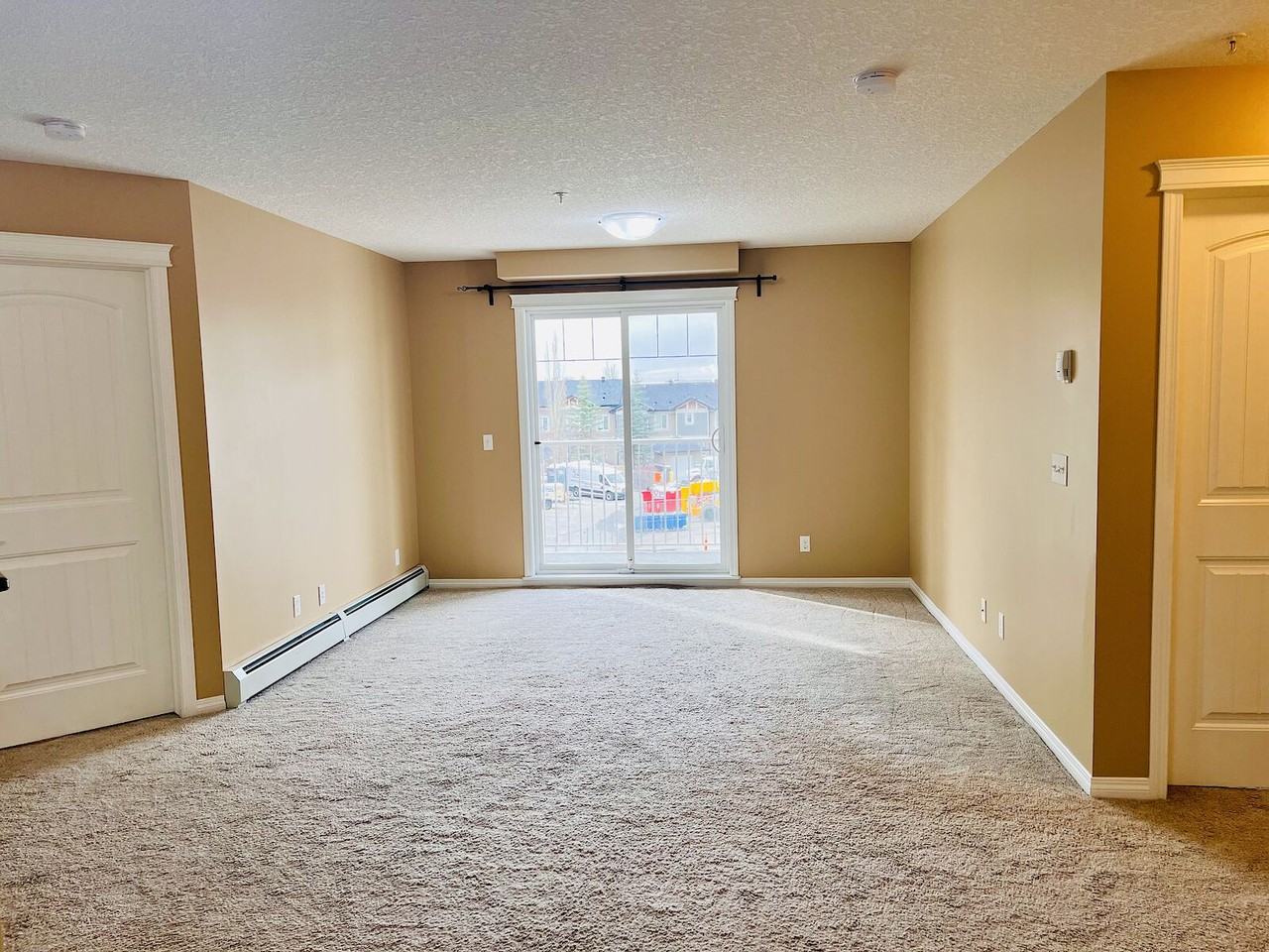 115 Prestwick Villas Se - Photo 2 of 13