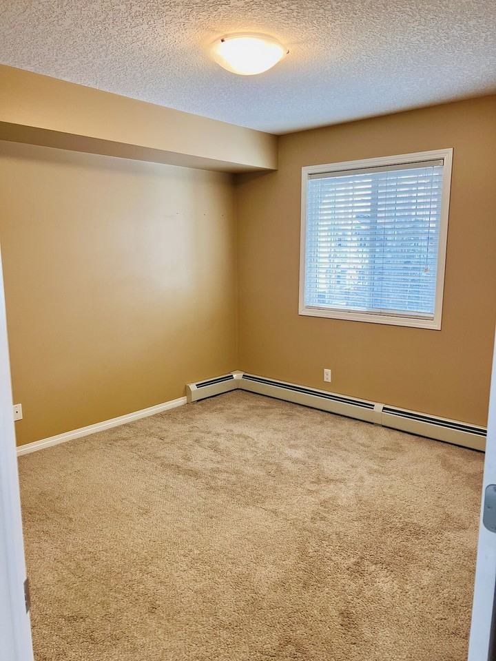 115 Prestwick Villas Se - Photo 3 of 13
