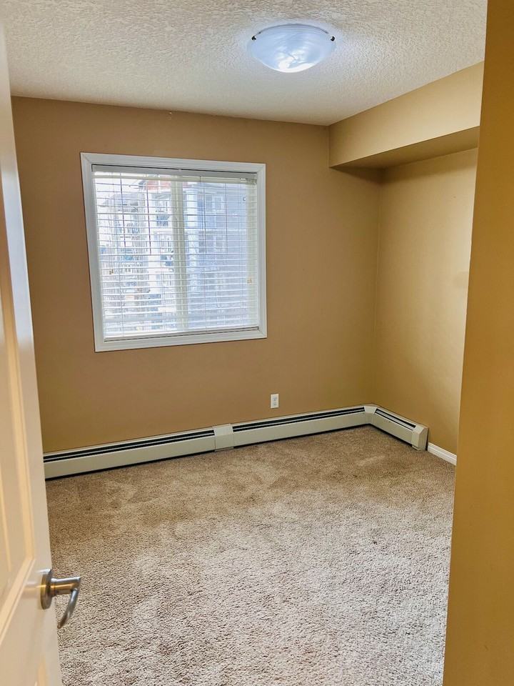 115 Prestwick Villas Se - Photo 6 of 13