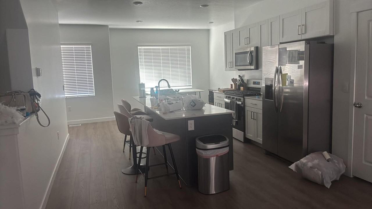 439 E Ave - Photo 3 of 8
