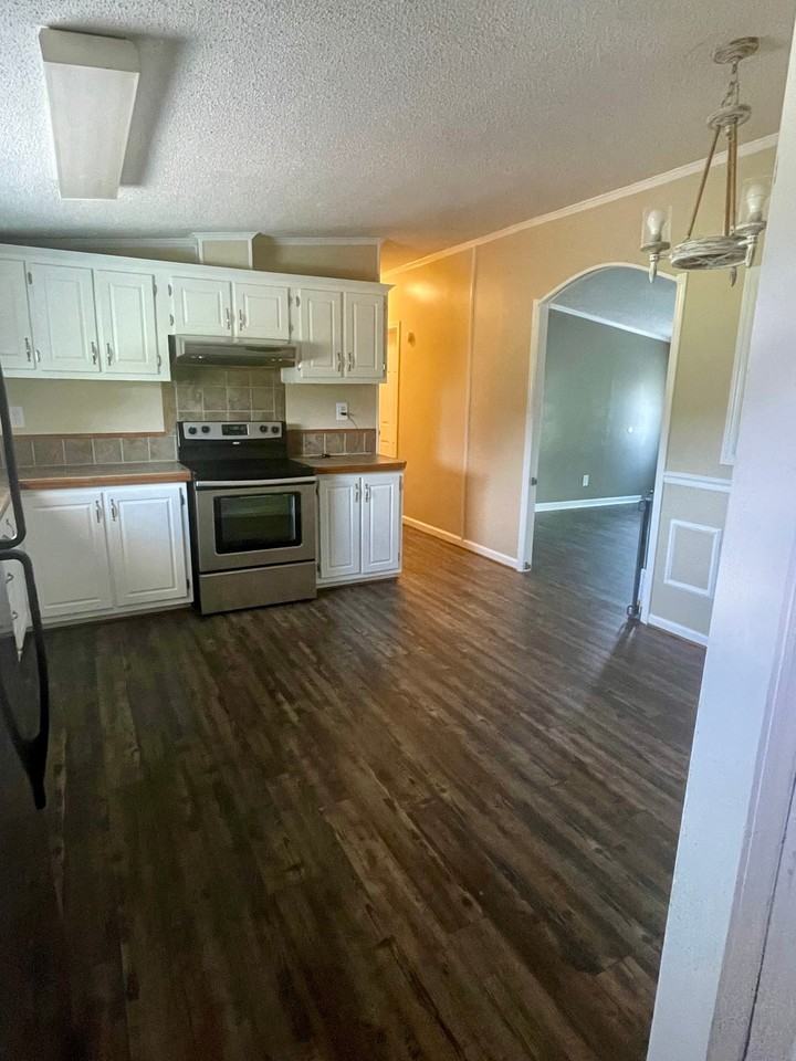 8490 Southard Rd - Photo 4 of 20