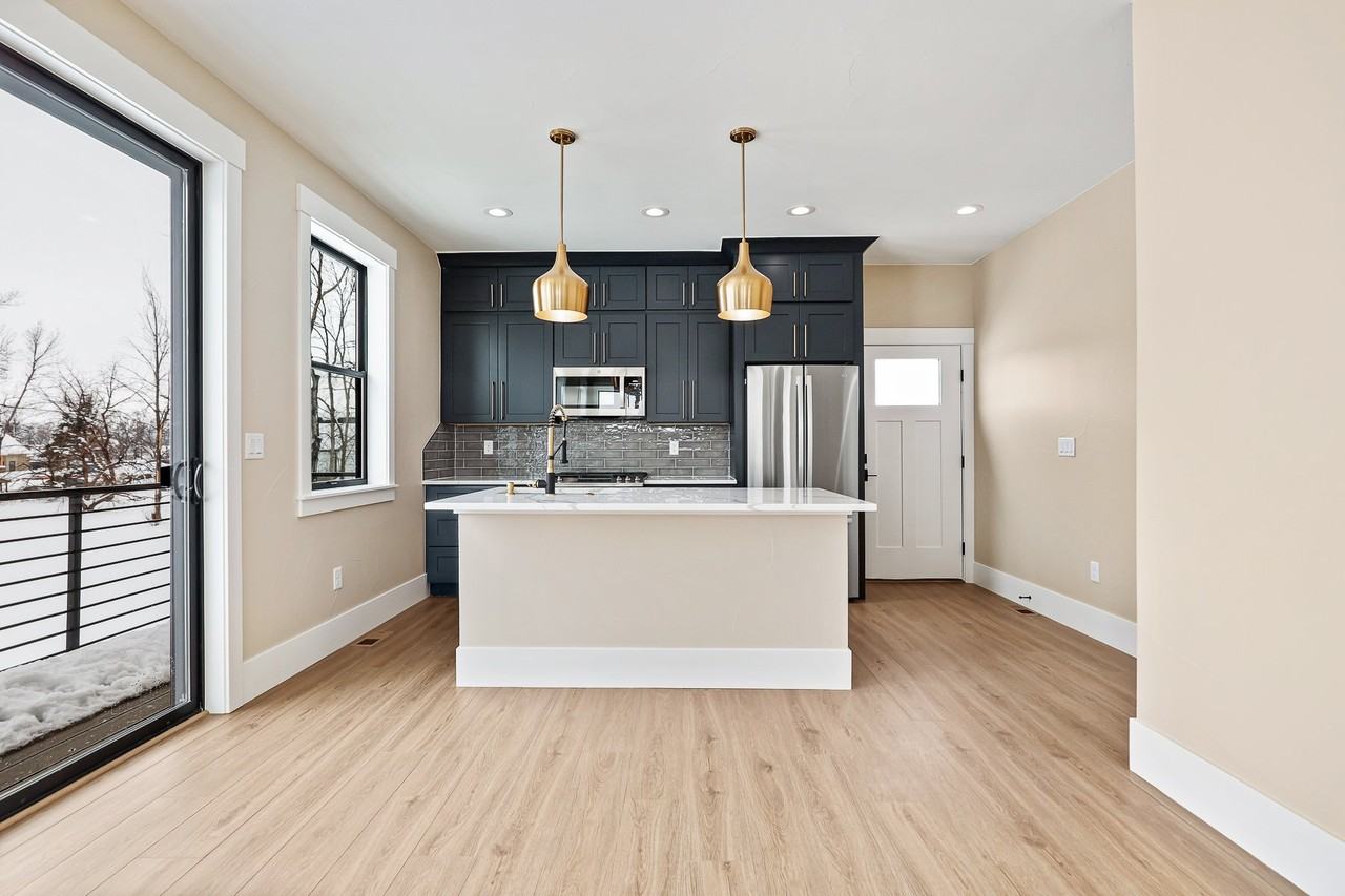 205 3rd Ave #B - Photo 2 of 10