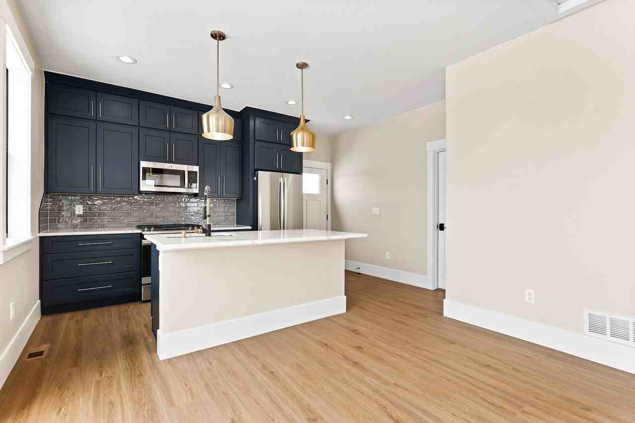 205 3rd Ave #B - Photo 3 of 10
