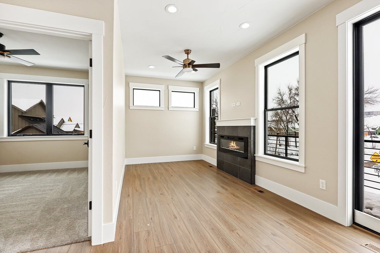 205 3rd Ave #B - Photo 4 of 10