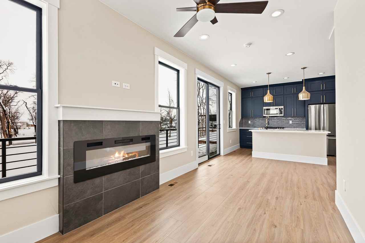 205 3rd Ave #B - Photo 5 of 10