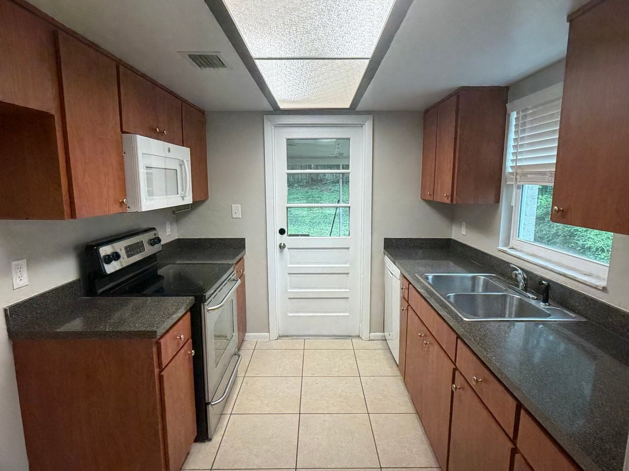 11510 Valencia Dr #B - Photo 3 of 14