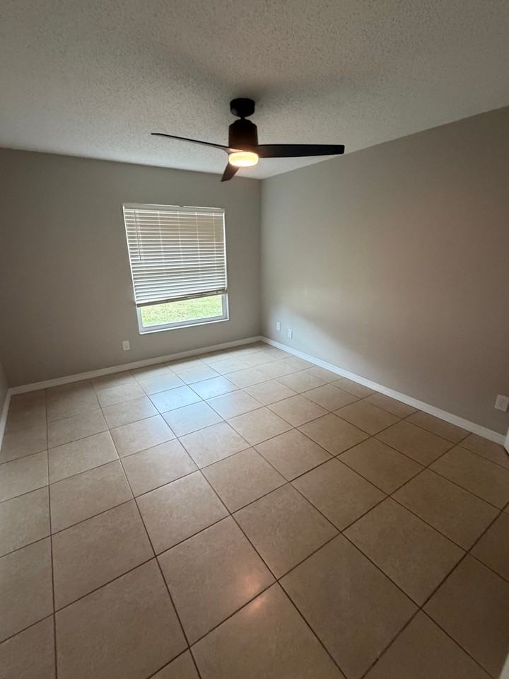11510 Valencia Dr #B - Photo 5 of 14