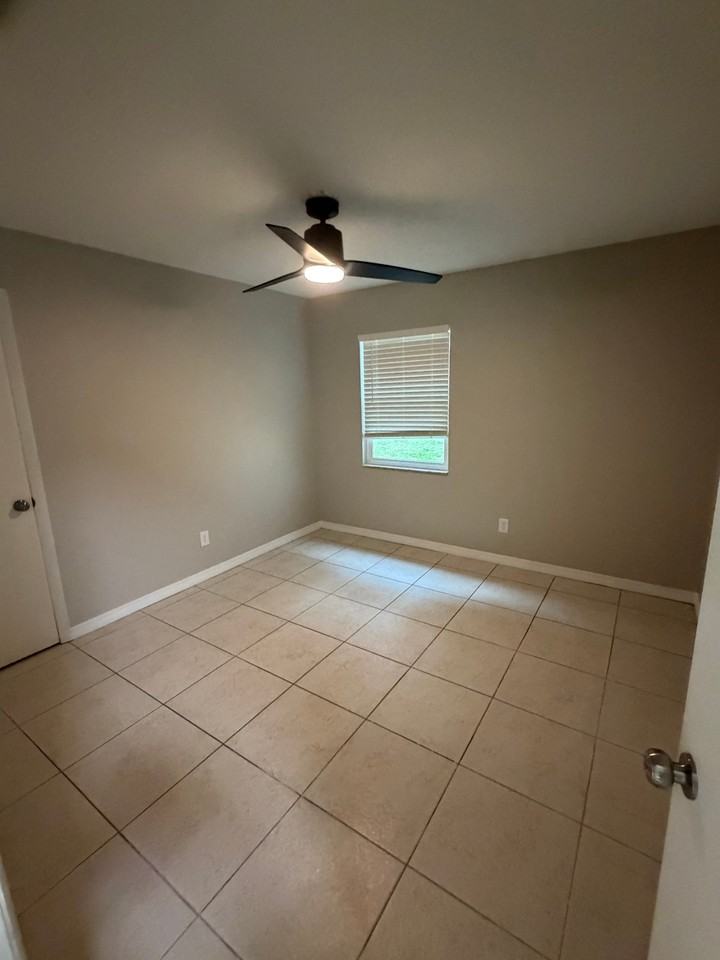 11510 Valencia Dr #B - Photo 6 of 14