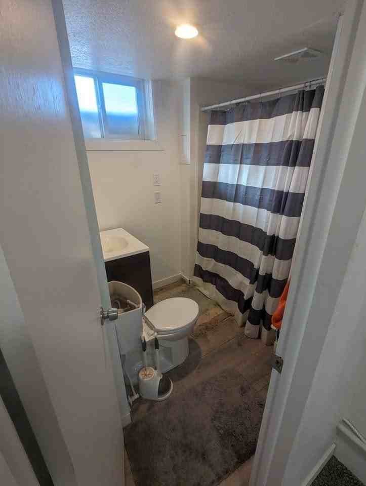 885 Spruce St #B - Photo 4 of 19