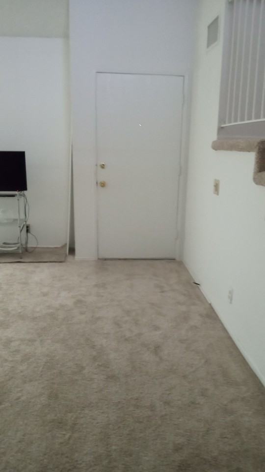 21631 Grovepark Dr - Photo 2 of 24