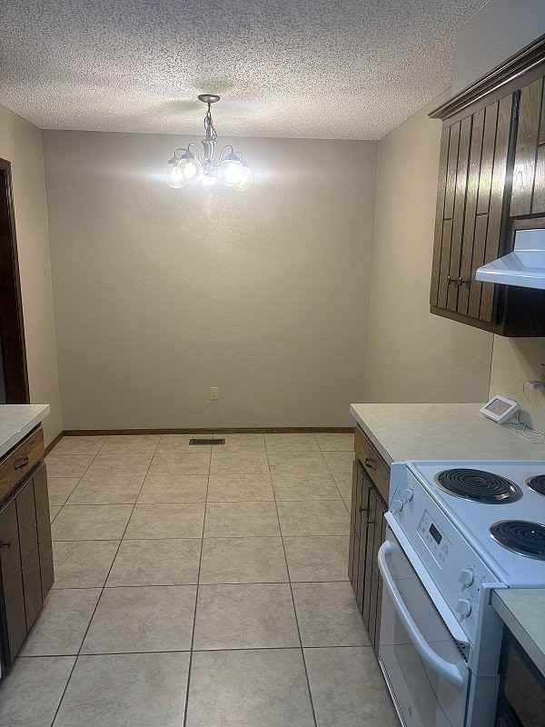 2411 Sw 90th St - Photo 5 of 20