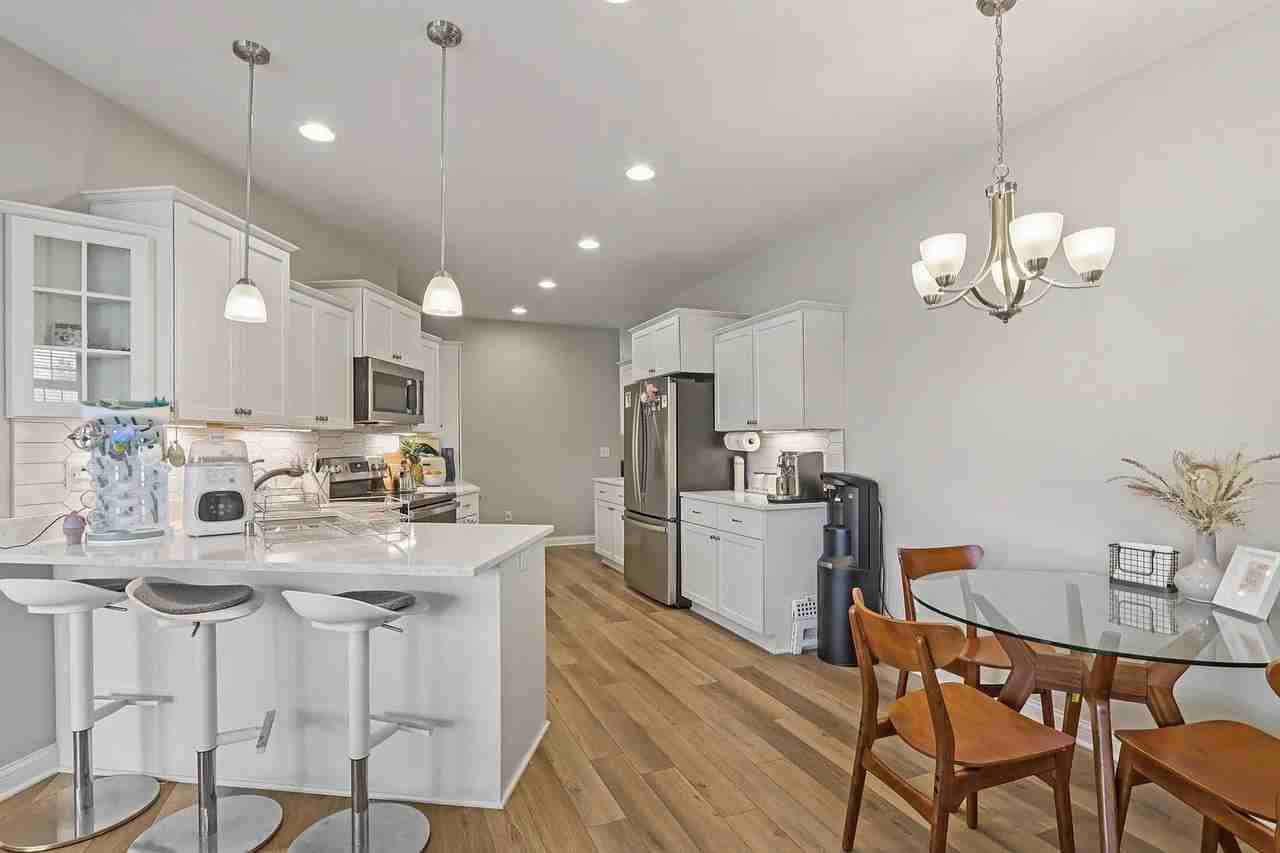 4437 Creekside Pass - Photo 4 of 20