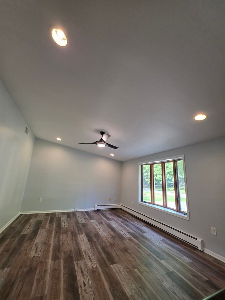 375 Hauxwell Dr - Photo 4 of 19