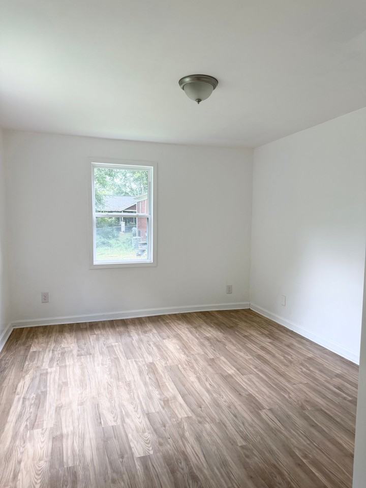332 Mountain View St - Photo 3 of 10