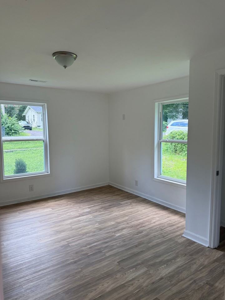 332 Mountain View St - Photo 7 of 10