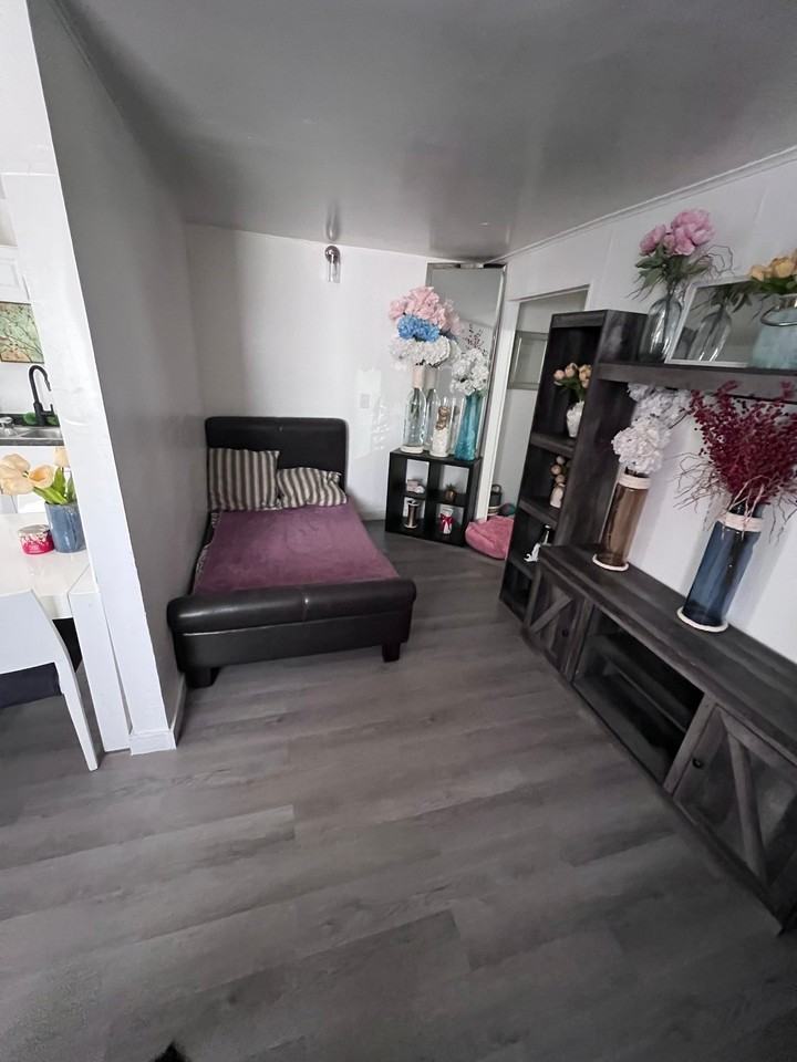 317 N 10th St #B - Photo 2 of 16