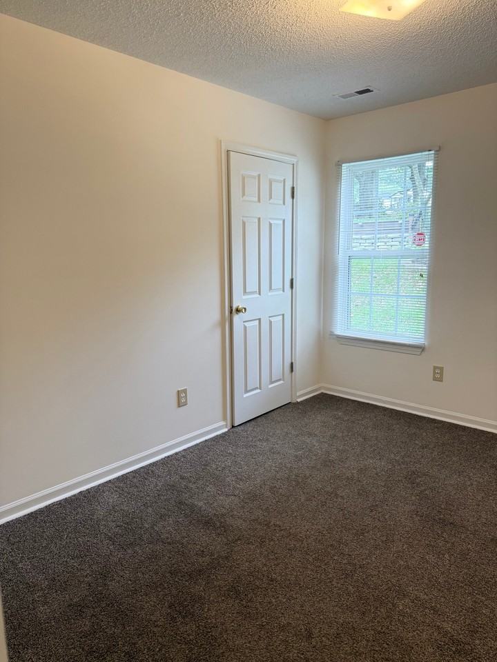 1208 W Walnut Ave - Photo 4 of 10