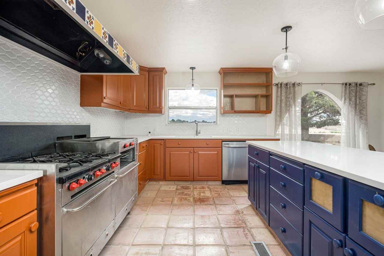 1032 Carver Rd - Photo 6 of 12