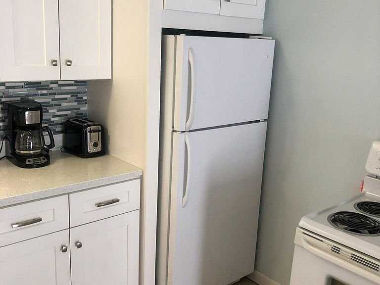 8 Q St #A - Photo 3 of 13
